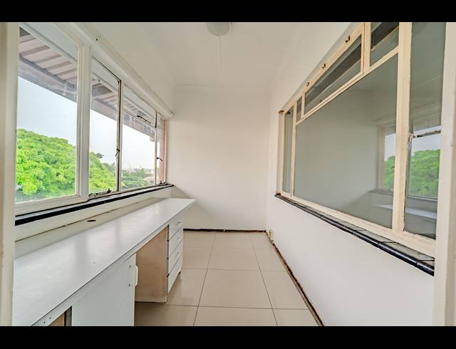 2 BEDROOM APARTMENT FOR SALE IN ESSENWOOD